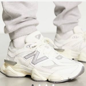 LIKE NEW New Balance 9060 shoes